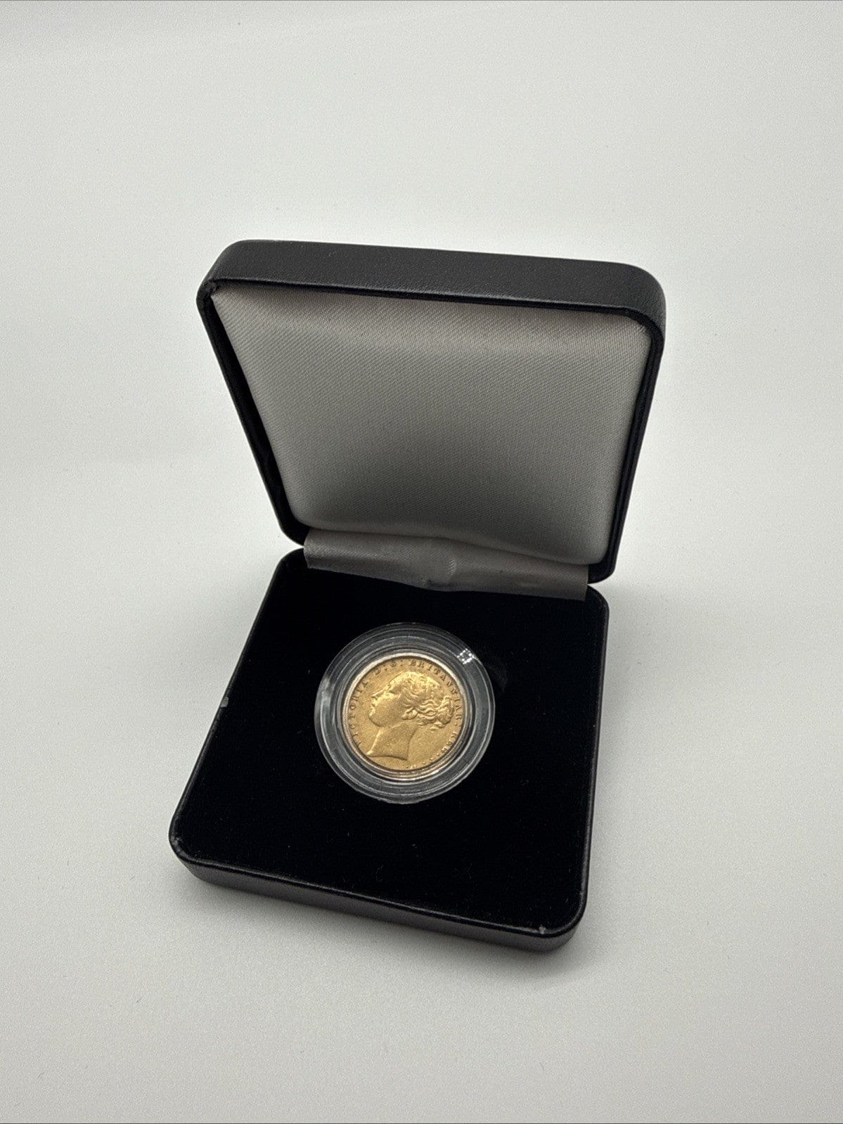 Exclusive Coins 1876 Queen Victoria Young Head Full Gold Sovereign Nice Grade