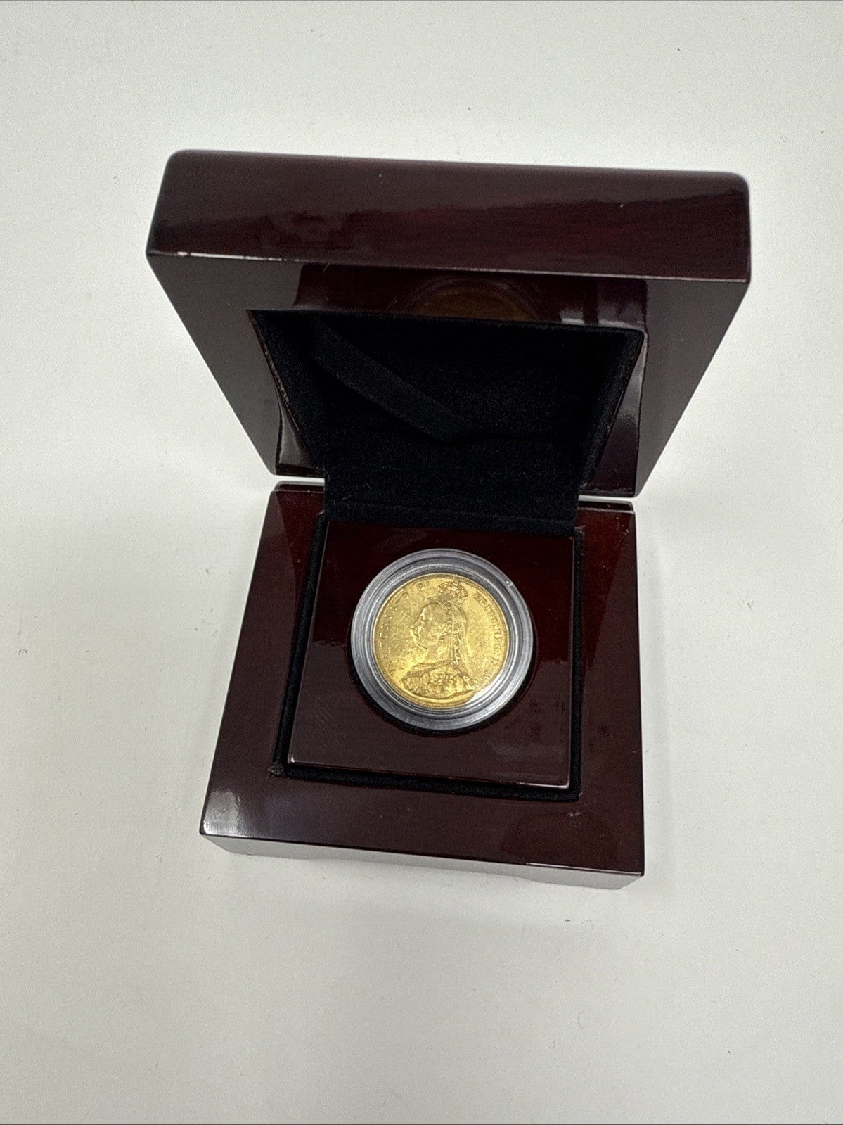 Exclusive Coins 1887 Queen Victoria Gold Jubilee Full Gold Sovereign 22k
