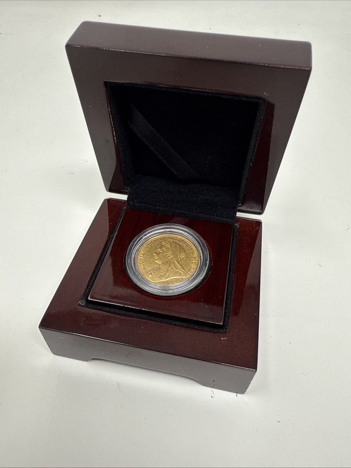 Exclusive Coins 1895 Queen Victoria Sydney Mint Full Gold Sovereign