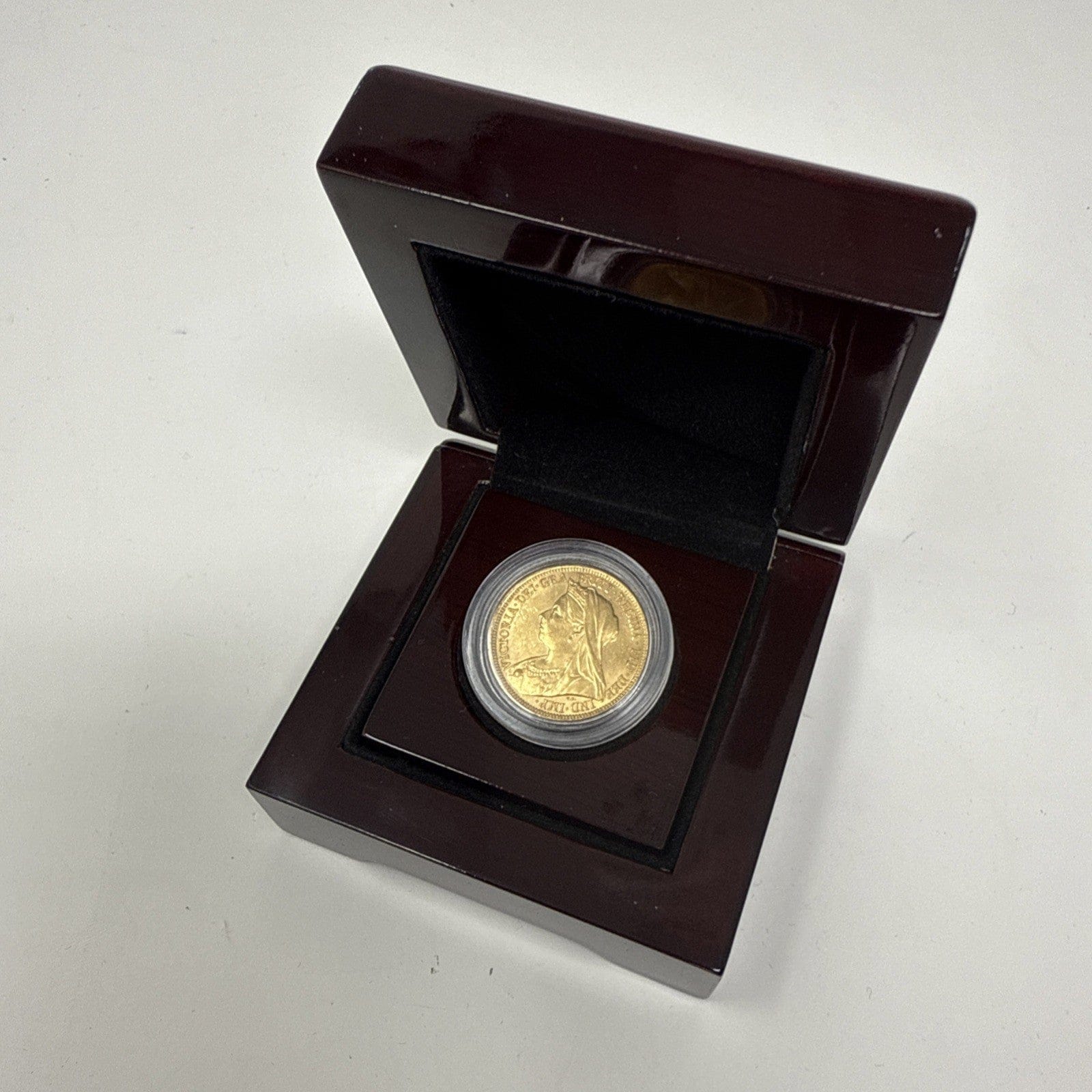 Exclusive Coins 1895 Sydney Mint Queen Victoria Full Gold Sovereign 22k