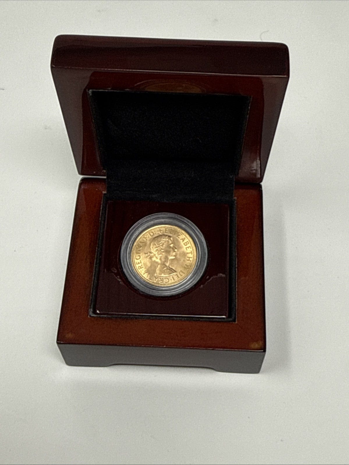 Exclusive Coins 1957 Queen Elizabeth II First Issue Full Gold Sovereign Nice Grade