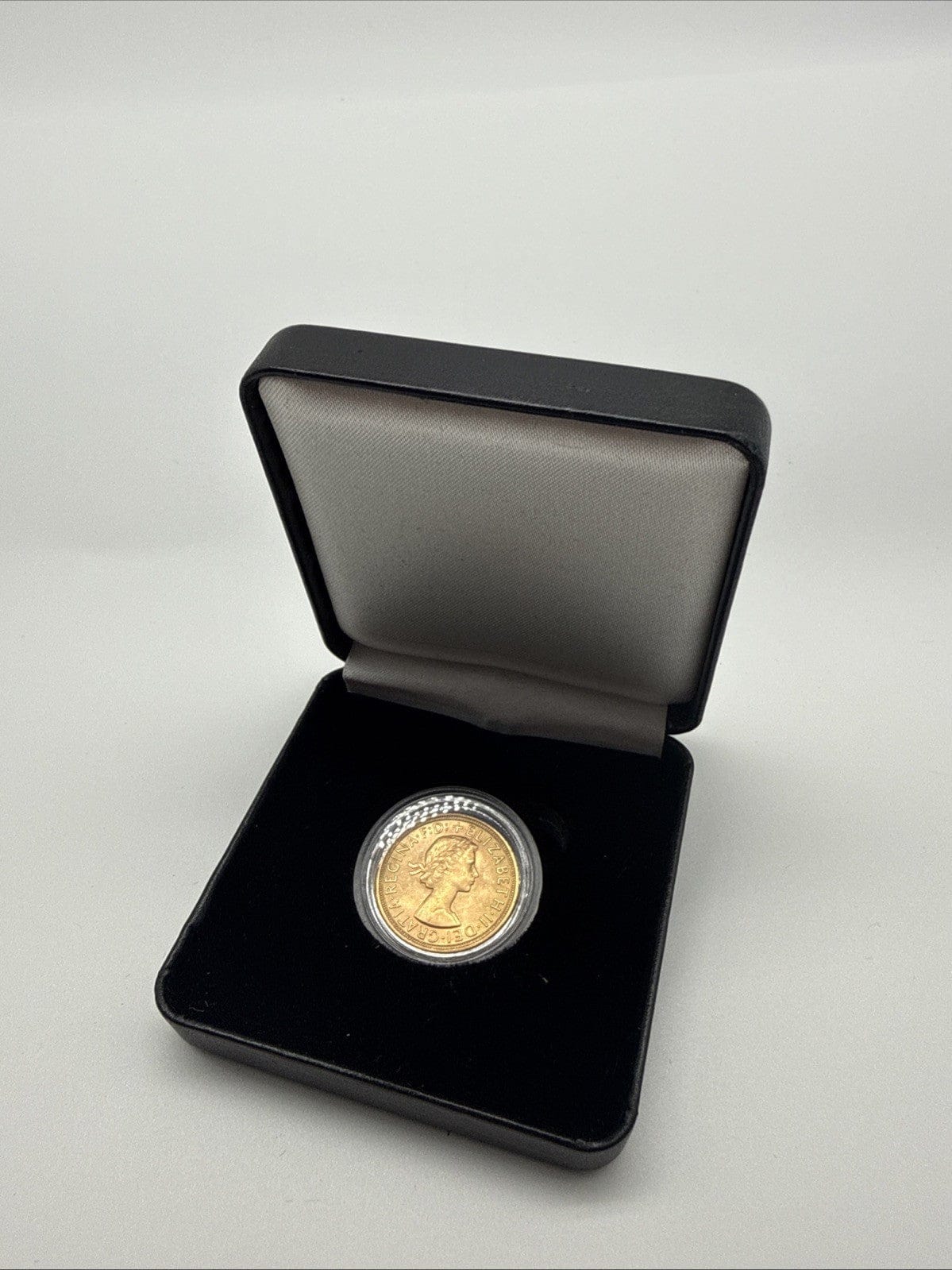 Exclusive Coins 1957 Queen Elizabeth II Full Gold Sovereign First Year Of Issue