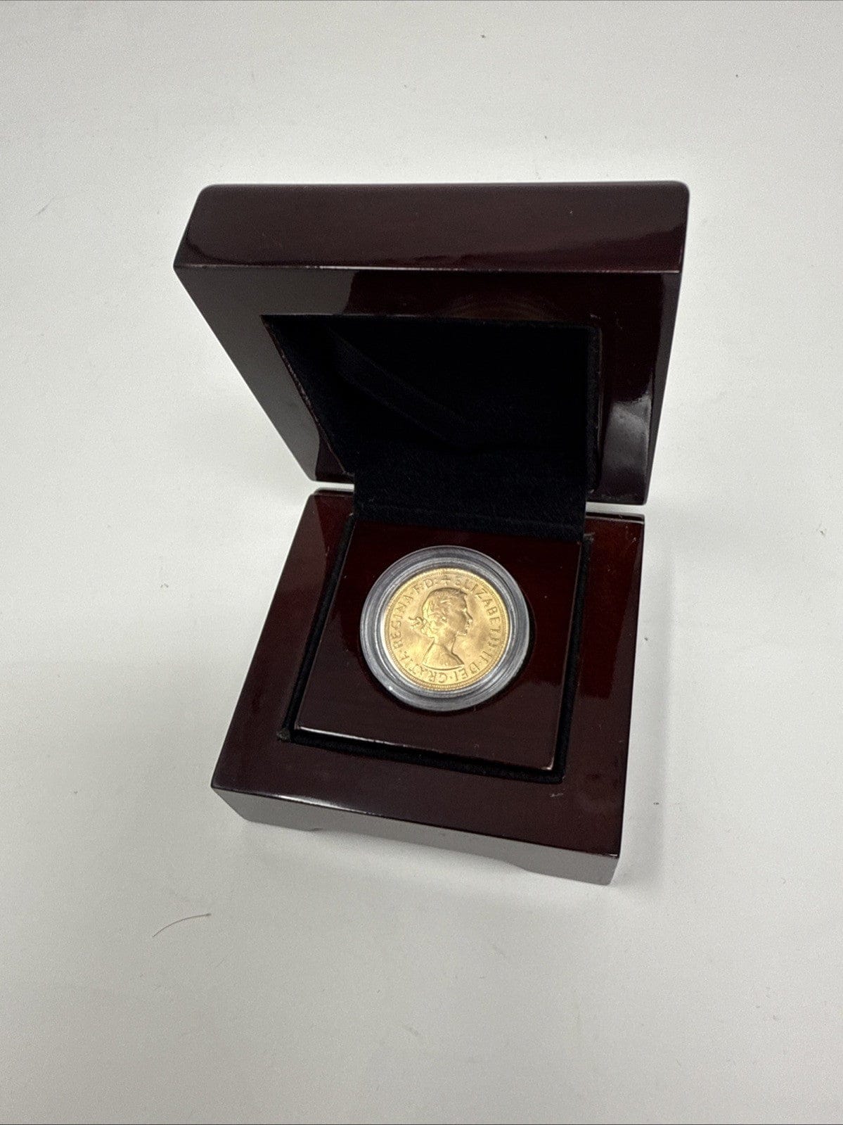 Exclusive Coins 1967 Queen Elizabeth II Full Gold Sovereign 22 K