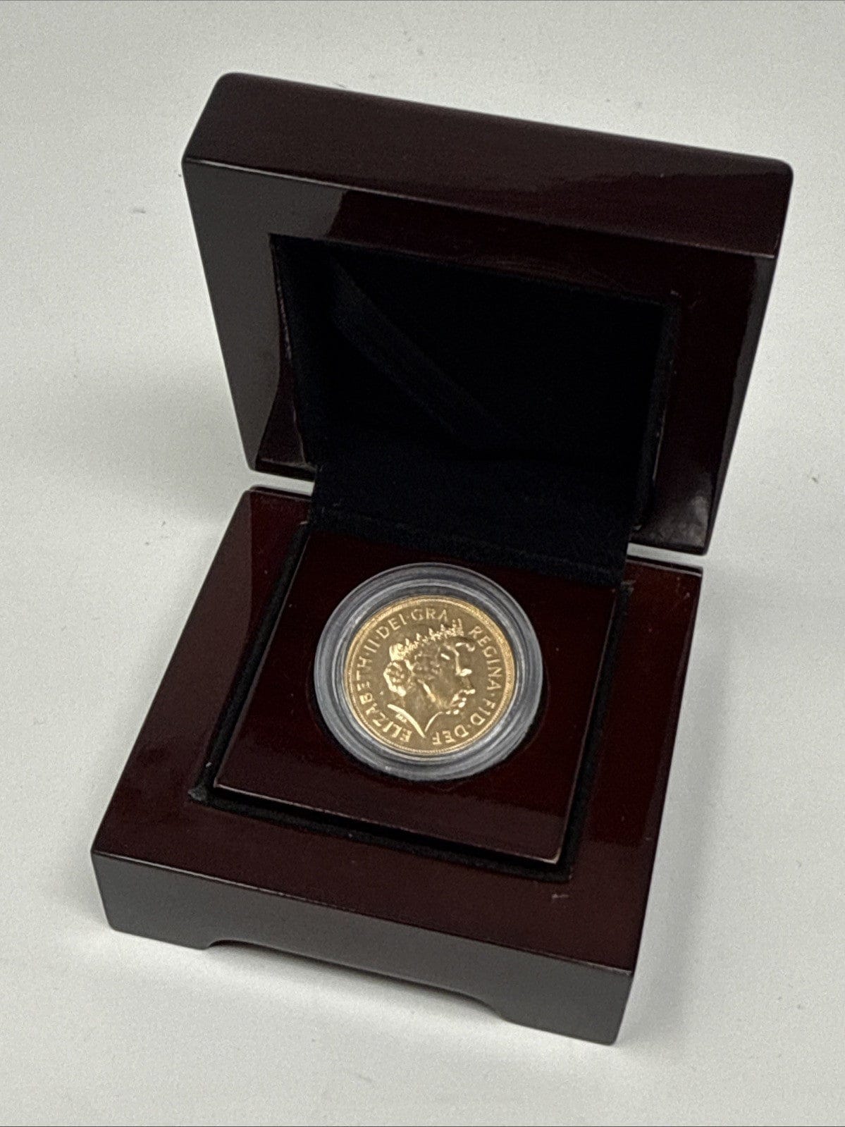 Exclusive Coins 2007 Queen Elizabeth II Full Gold Sovereign 22k