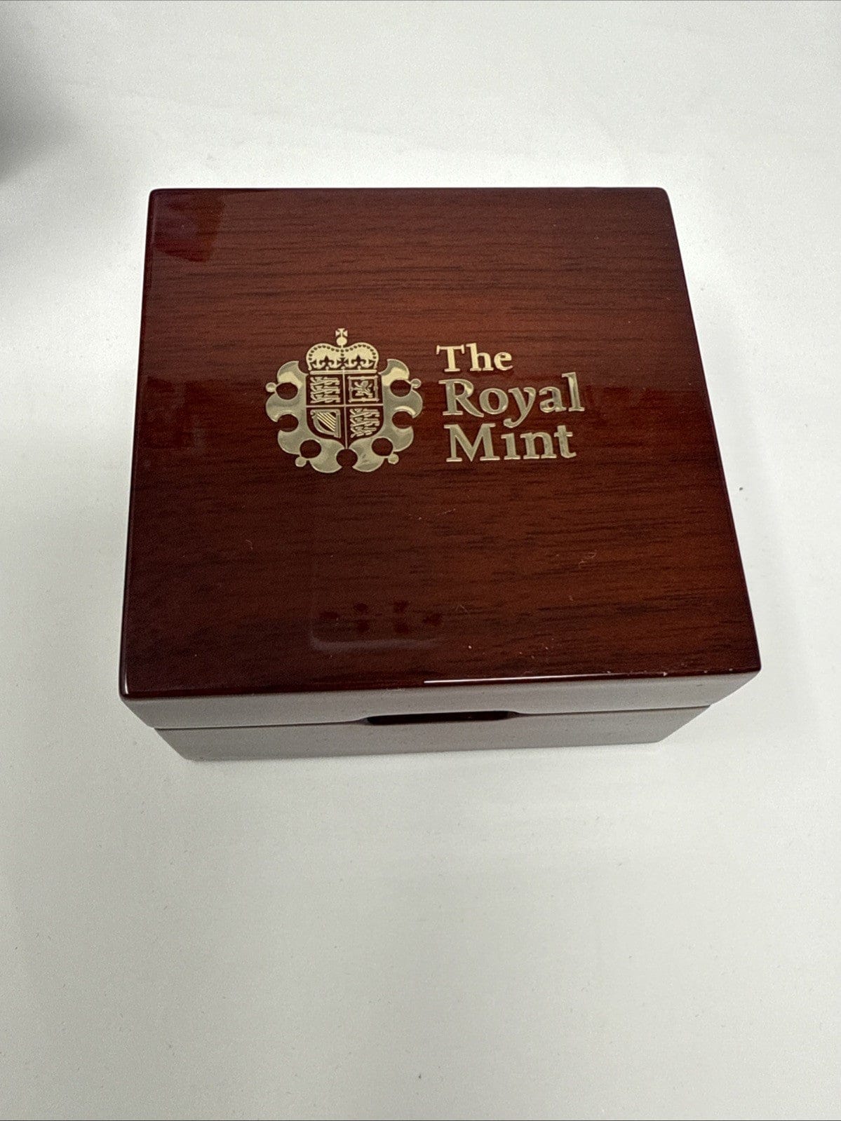 Exclusive Coins 2016 Queen Elizabeth II Proof 1/4 Sovereign James Butler Design Royal Mint