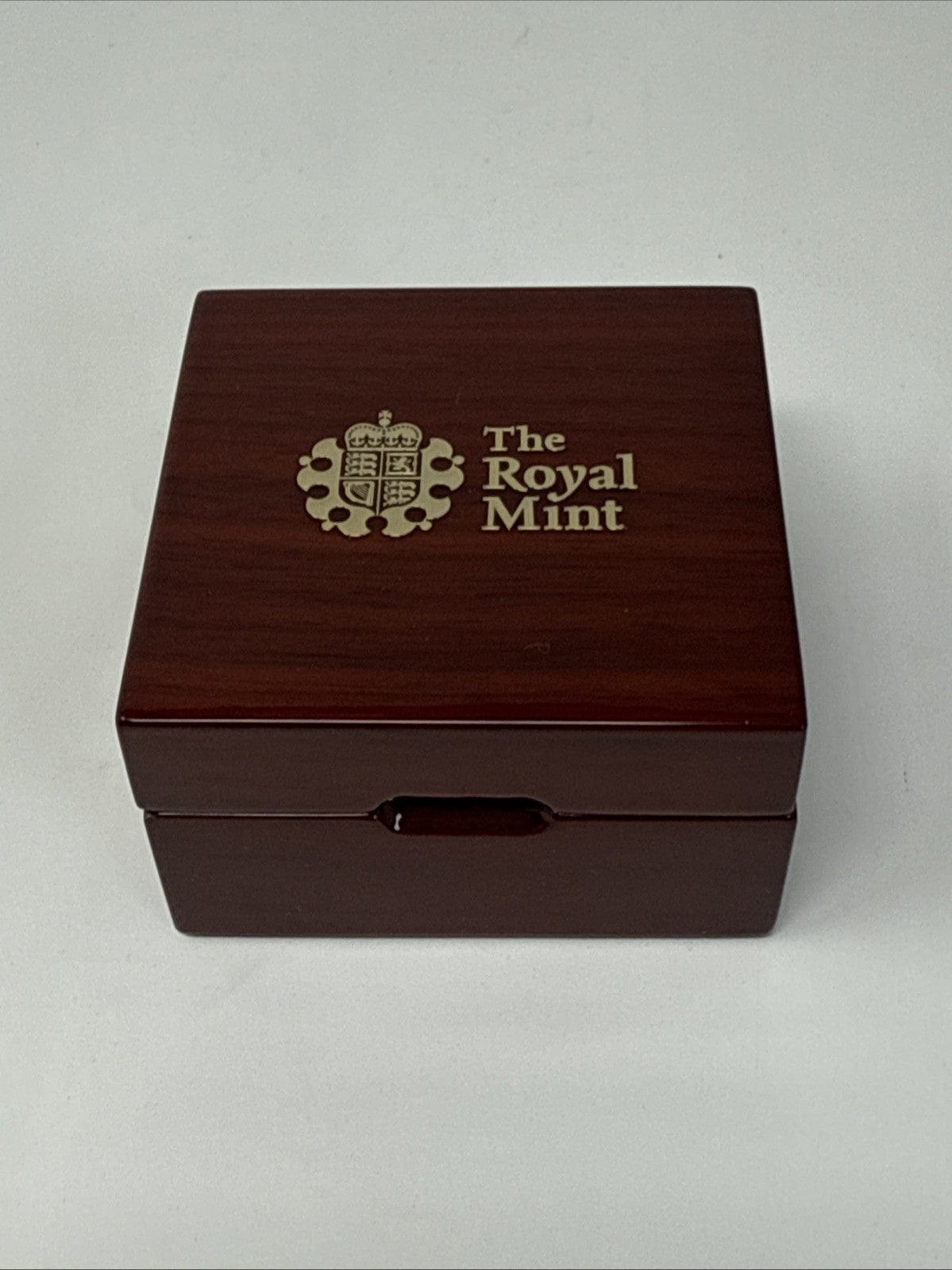 Exclusive Coins 2018 Queen Elizabeth II Proof Full Gold Sovereign  Royal Mint 65th Anniversary