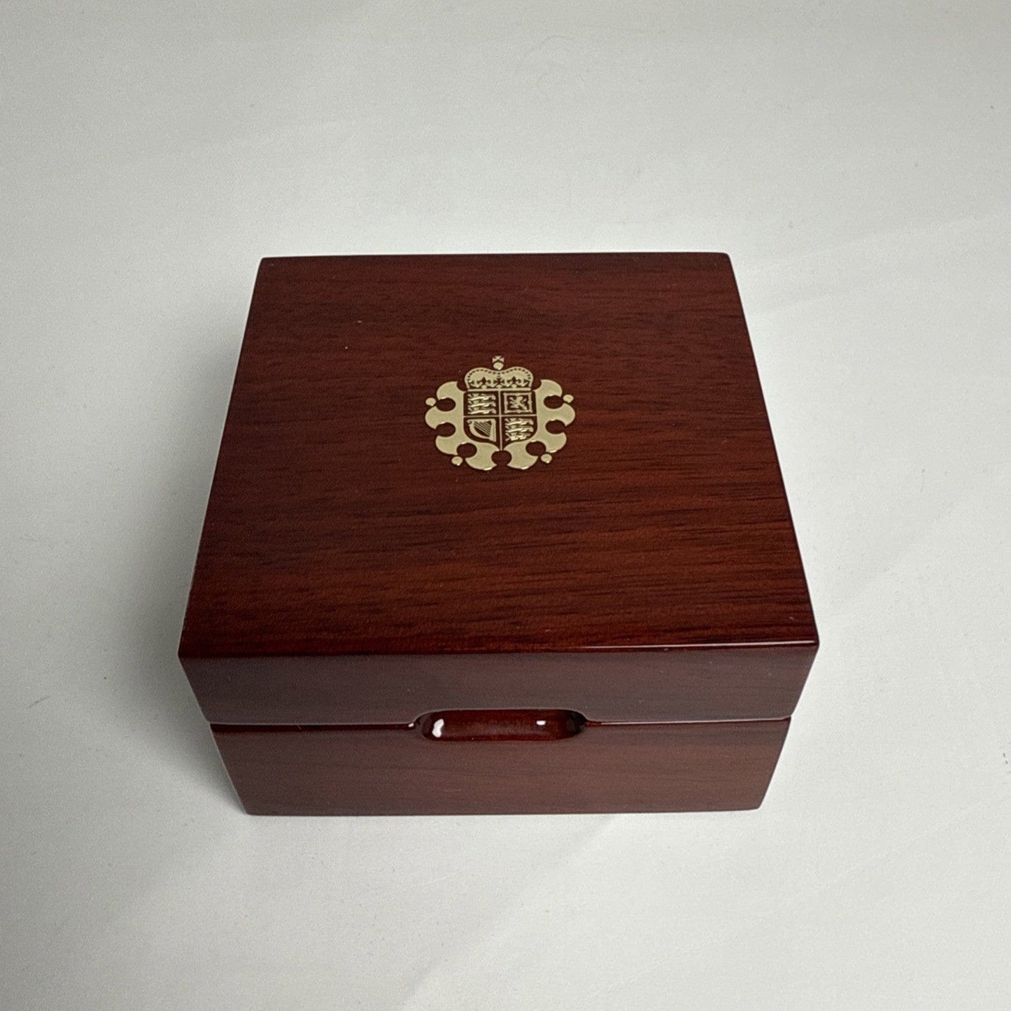 Exclusive Coins 2022 Queen Elizabeth II Platinum Jubilee Piedfort Full Gold Sovereign 15.98g 22k