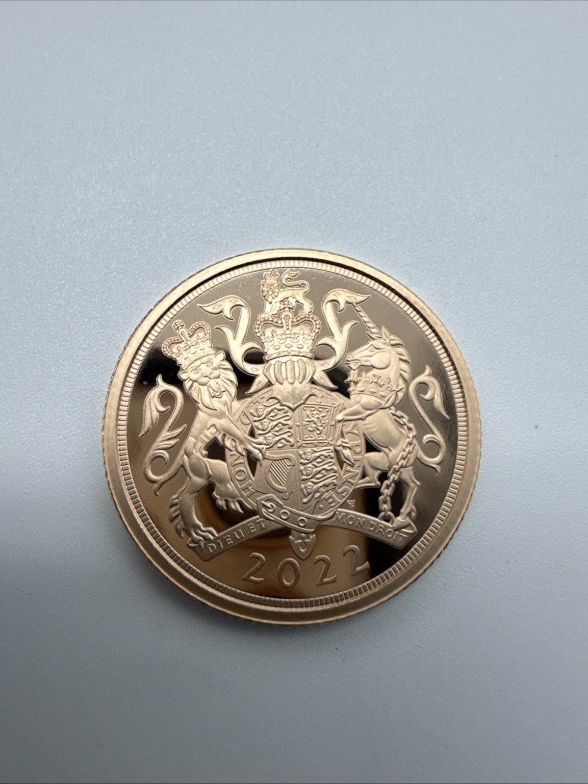 Exclusive Coins 2022 Queen Elizabeth II Proof Platinum Jubilee Full Gold Sovereign